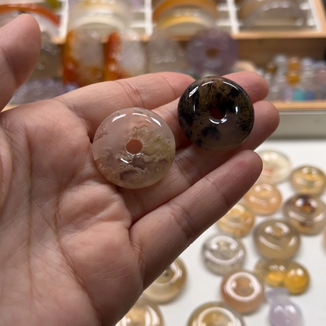 冰****玛瑙/玉髓未镶嵌手镯1