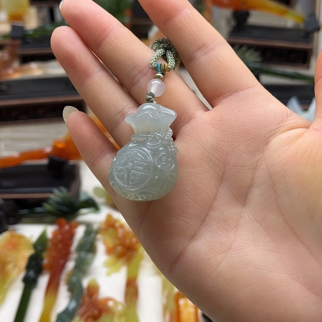 蛇纹石玉未镶嵌岫玉挂坠
