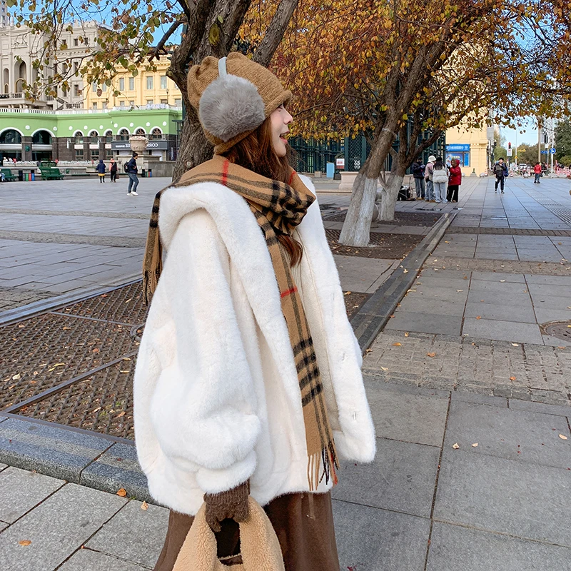 白色超好看连帽毛茸茸外套女2024冬季慵懒风保暖加厚皮毛一体上衣