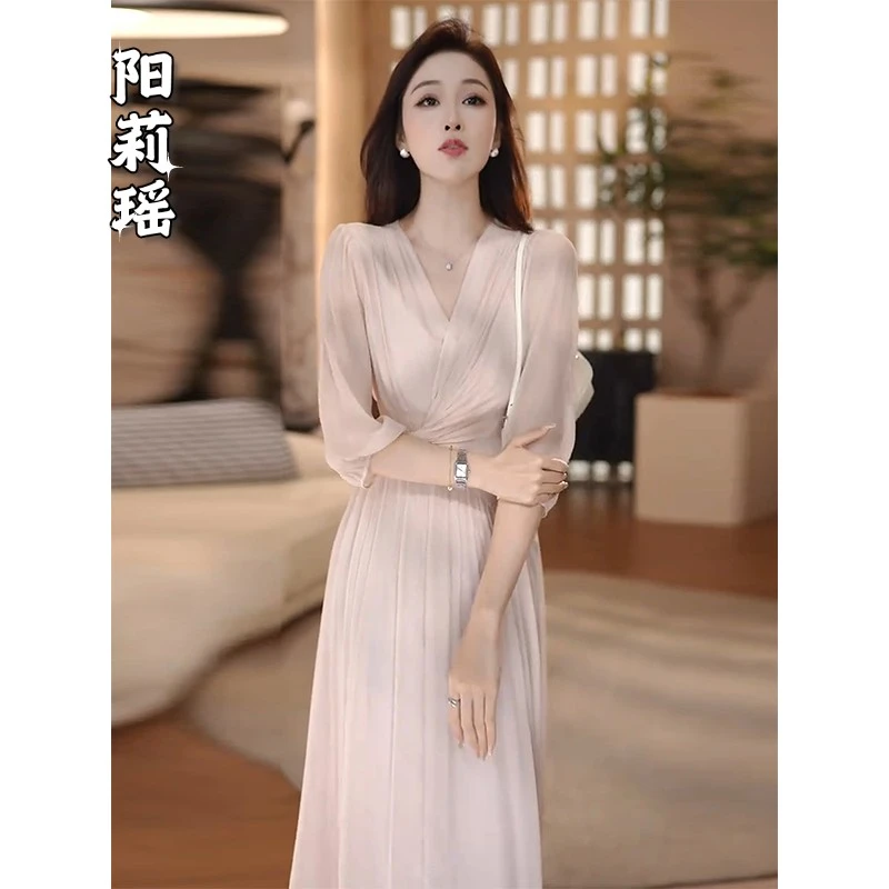 法式温柔风v领连衣裙女夏季2025年时尚百搭新款大方得体收腰长裙