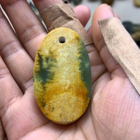 【闪购商品】未镶嵌岫岩河磨玉（透闪石质玉）挂件