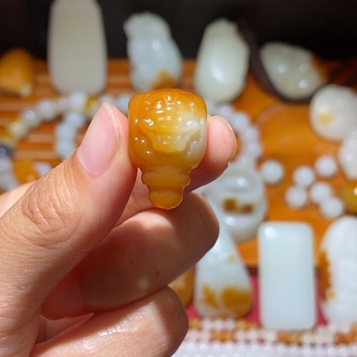 鑫***司和田玉未镶嵌颈饰