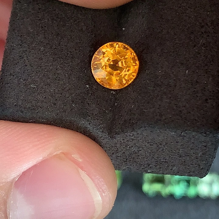 未镶嵌裸石石榴石（芬达石）2.01ct正圆芬达