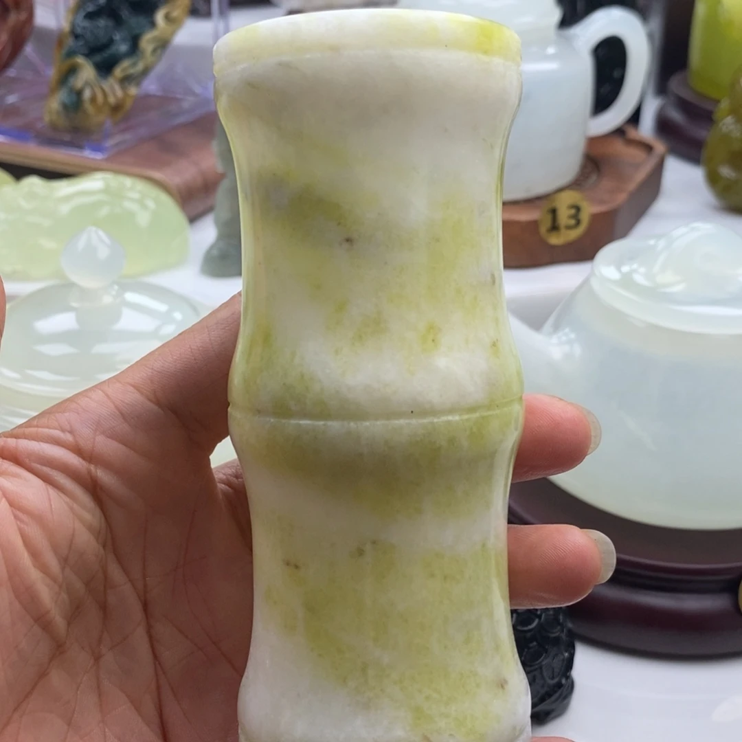 岫玉未镶嵌四大名玉笔筒