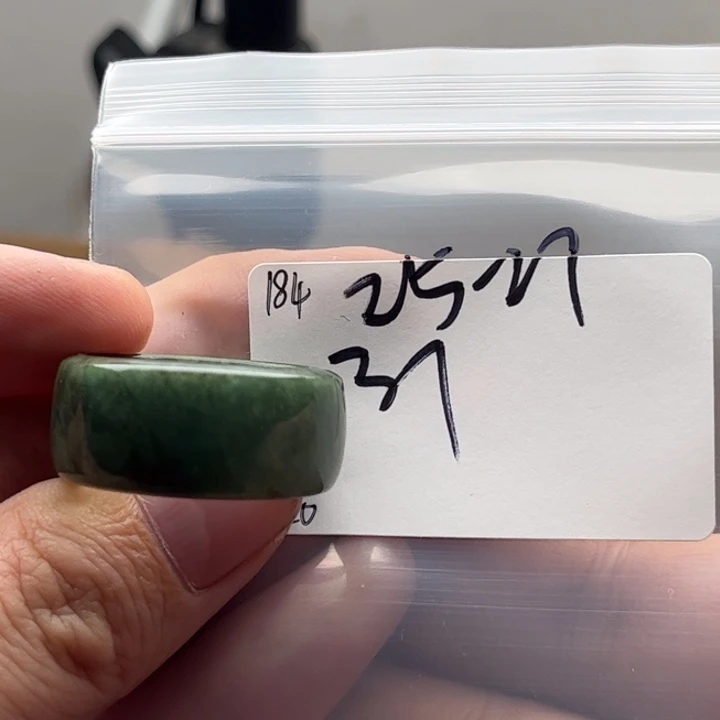 翡翠戒指未镶嵌明天