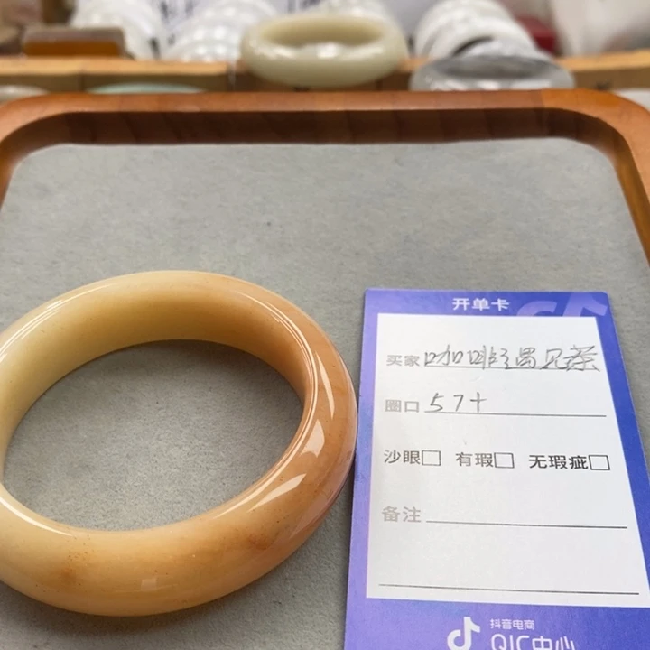 咖***茶石英质玉手镯未镶嵌