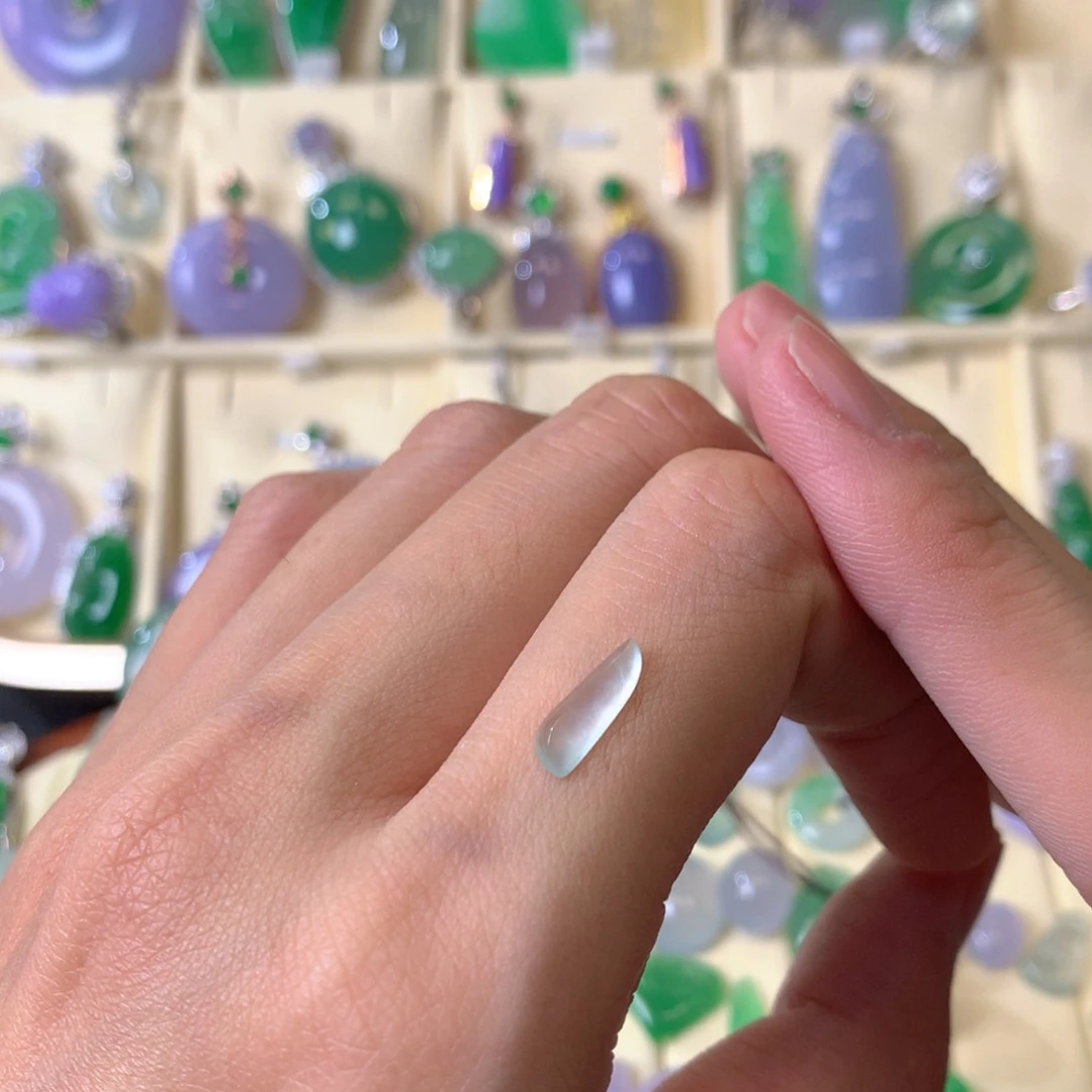 翡翠颈饰未镶嵌裸石