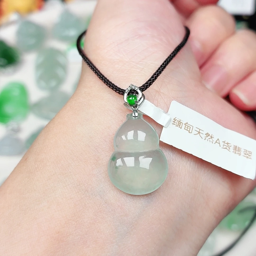 翡翠18K金镶嵌颈饰缅甸天然A货翡翠