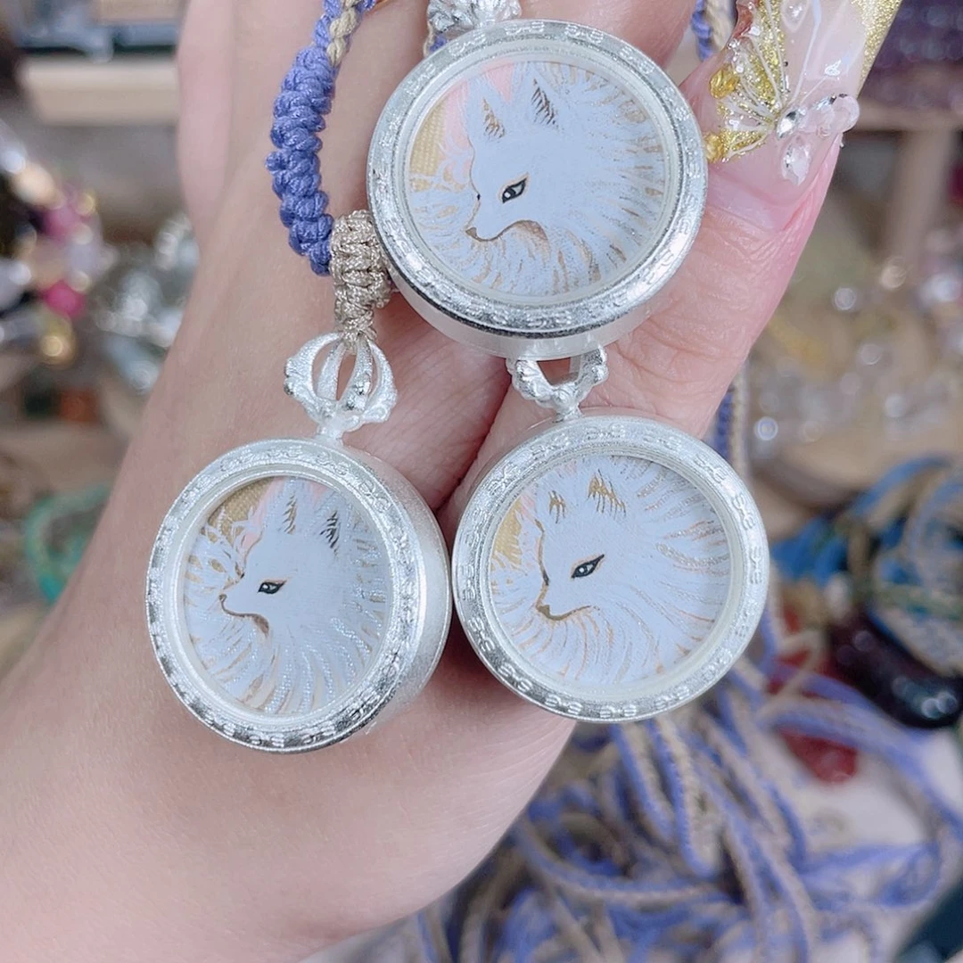 吊坠外貌狐狐 必入