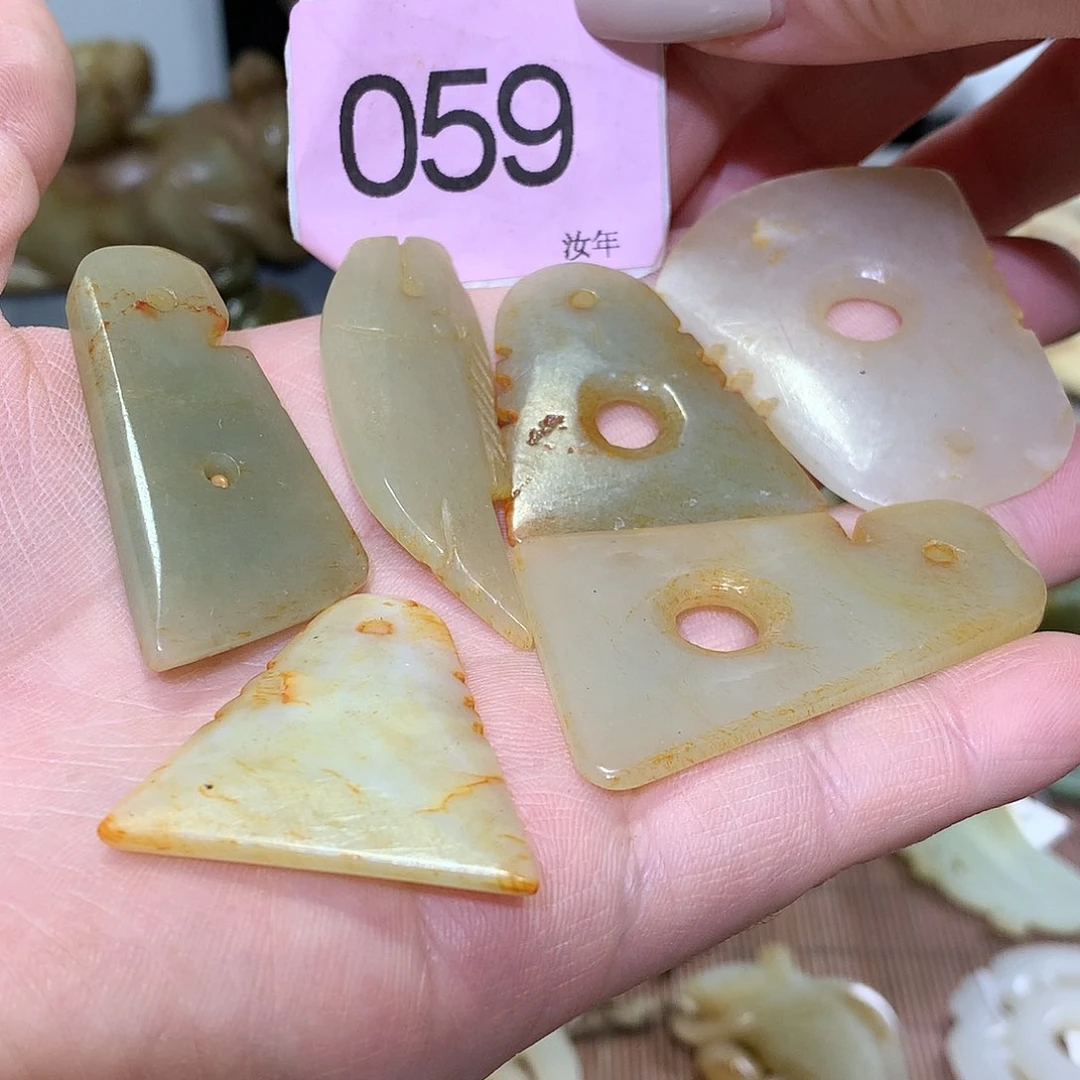 颈饰未镶嵌和田玉武****堂