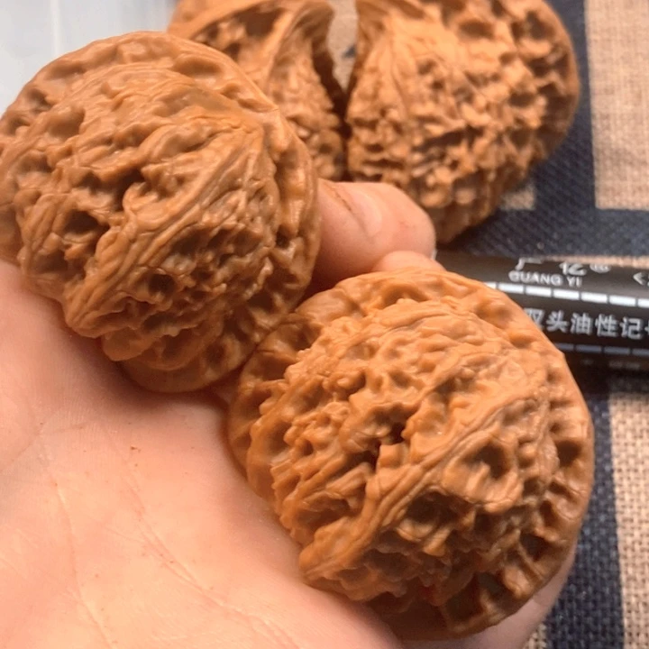 @***蛋吊坠文玩核桃白狮子