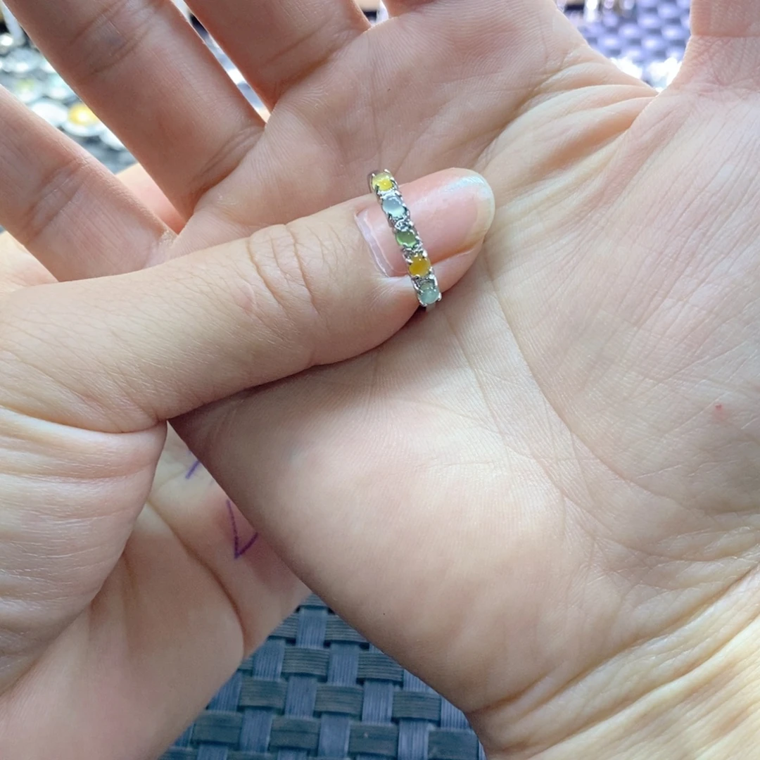 吉***女未镶嵌戒指翡翠缅甸