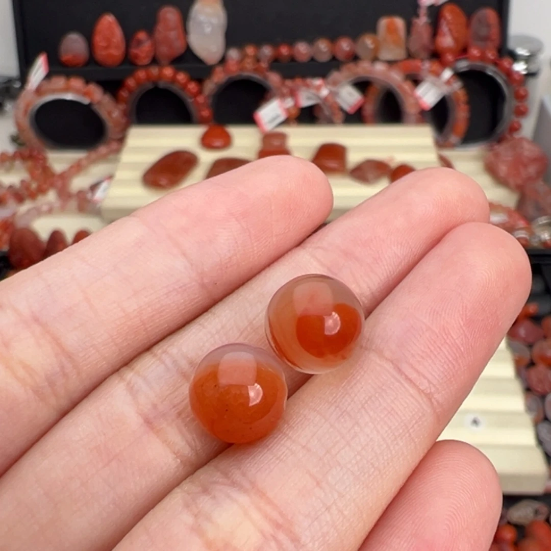 岚***月南红玛瑙未镶嵌颈饰冰飘珠子2个