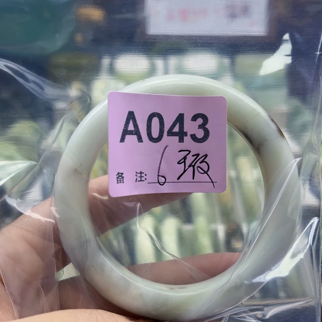 一***莲蛇纹石玉未镶嵌手镯