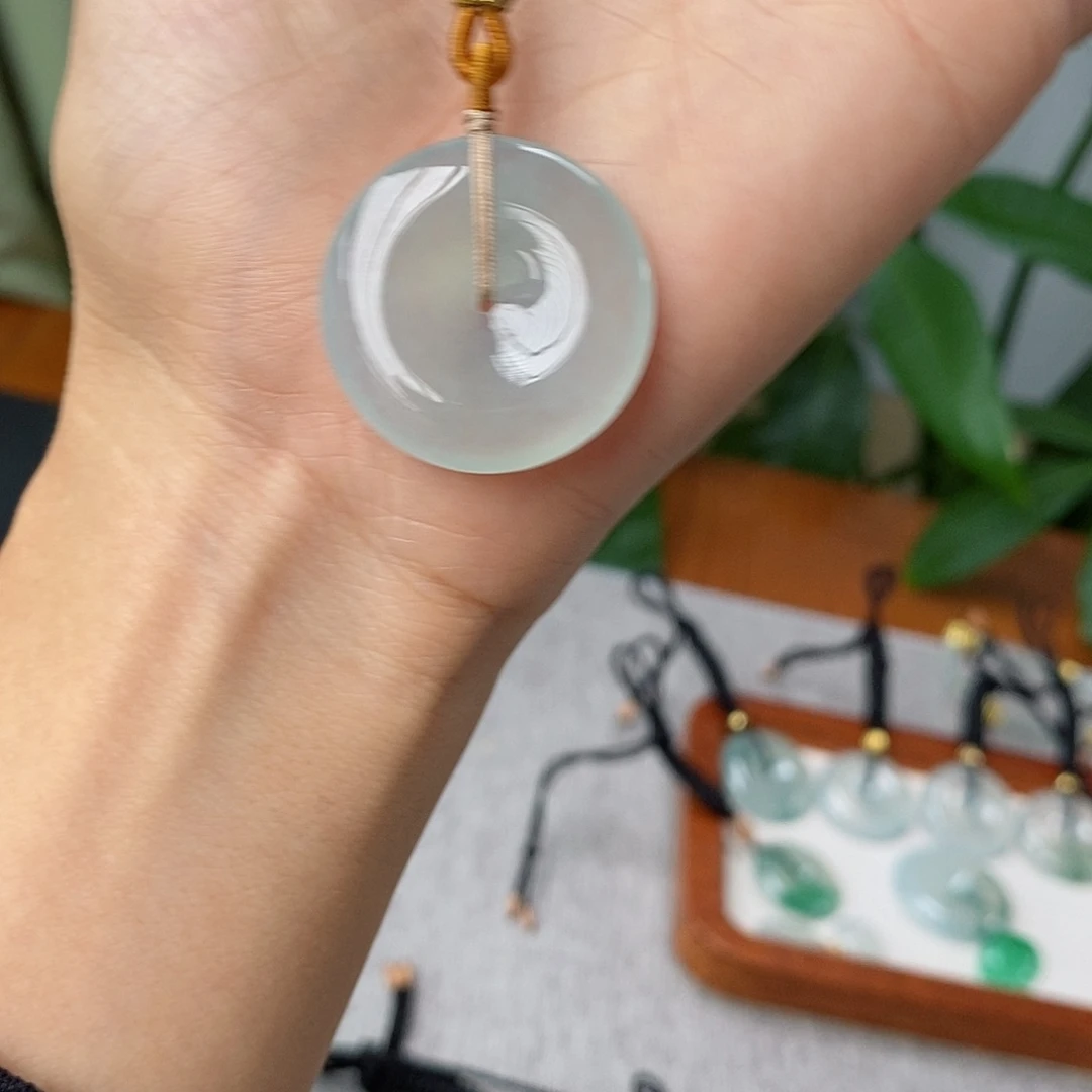 不***样翡翠未镶嵌颈饰天然的缅甸翡翠A货