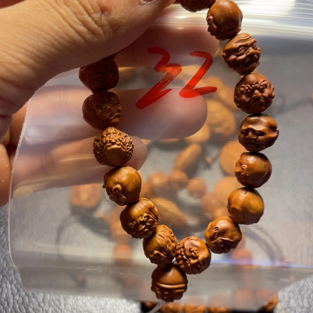龙纹桃核雕刻瑕疵罗汉