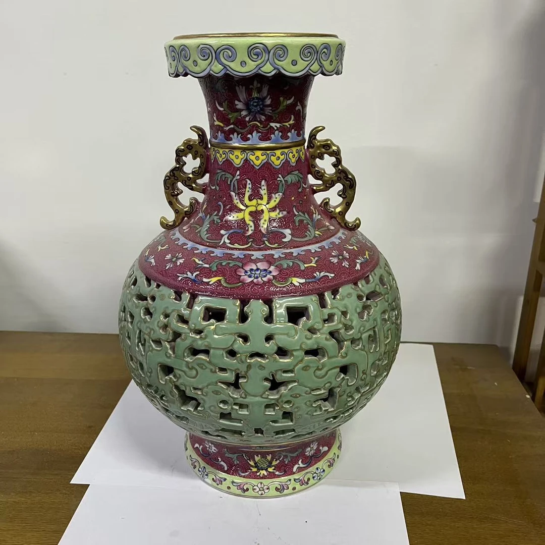 景德镇镂空雕刻双耳瓶