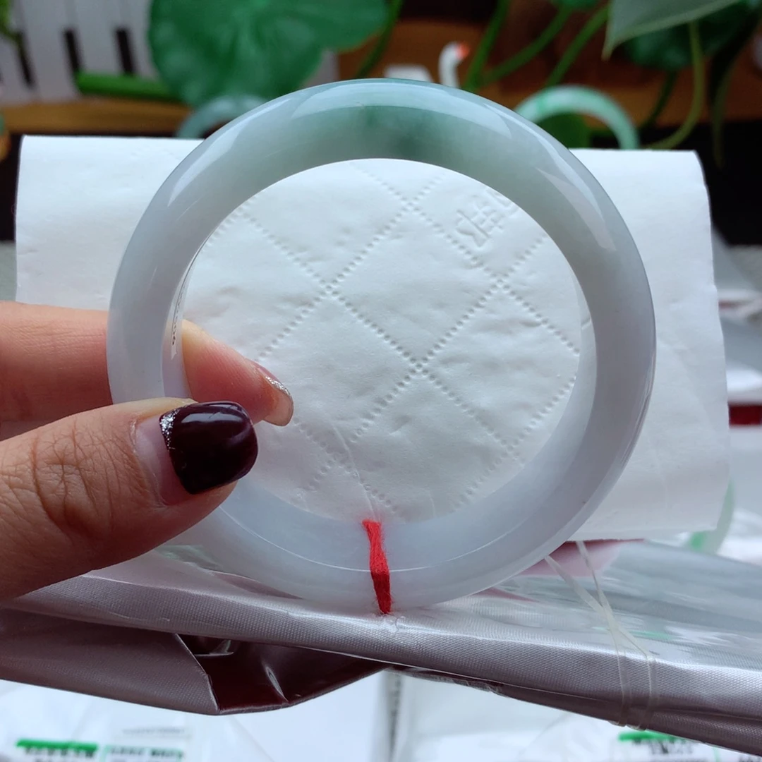 翡翠手镯未镶嵌纯天然