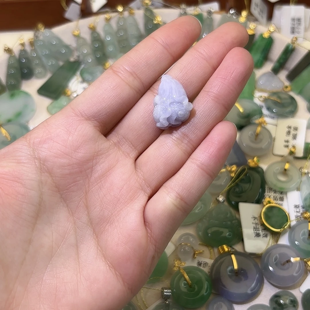 翡翠未镶嵌颈饰白菜