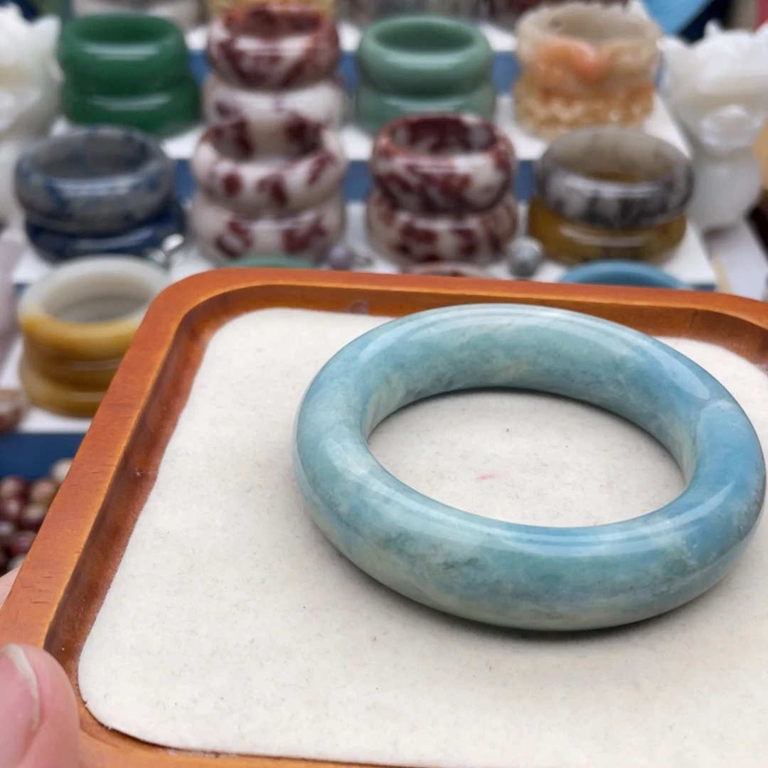 石英质玉（佘太翠）未镶嵌手镯