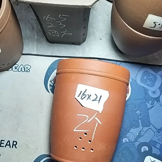 红泥三线两个花盆花泥
