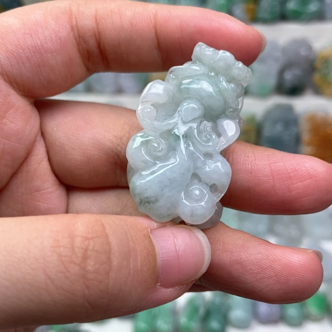 翡翠未镶嵌吊坠(赠链)