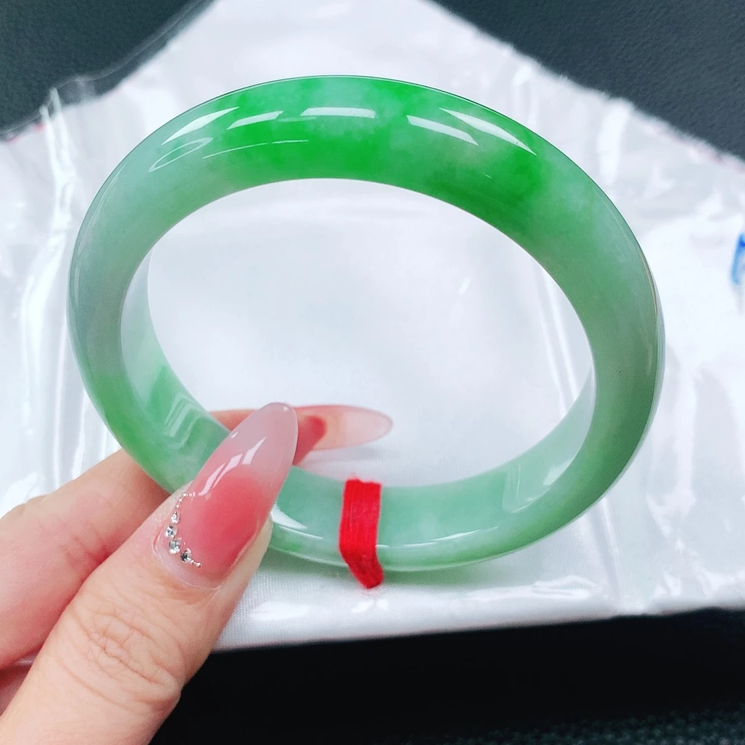 翡翠手镯未镶嵌57圈