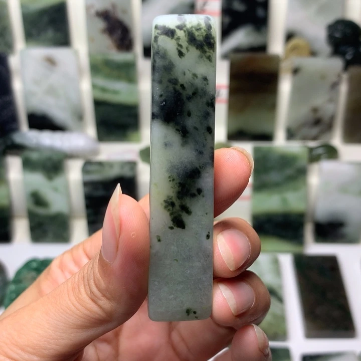 独山玉未镶嵌颈饰