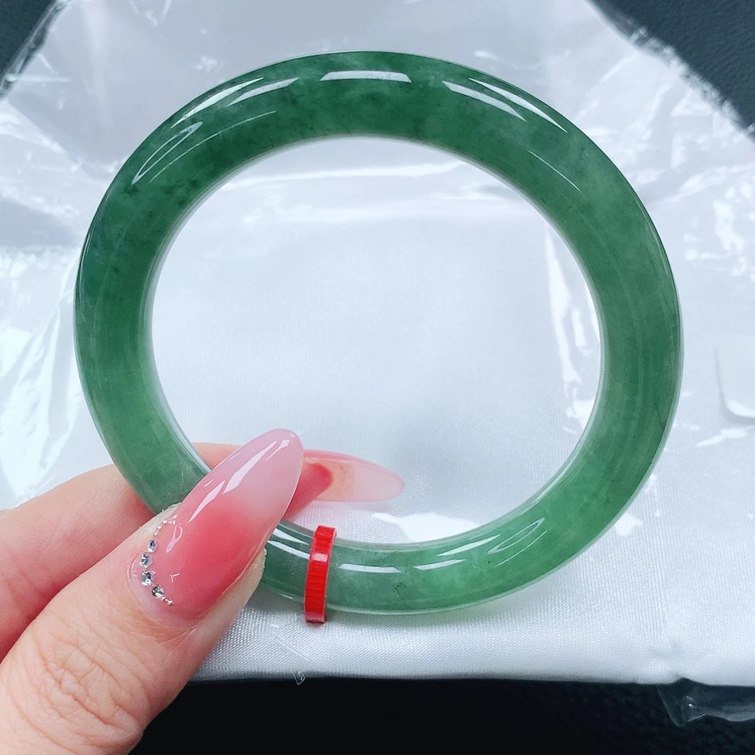 翡翠手镯未镶嵌52圈