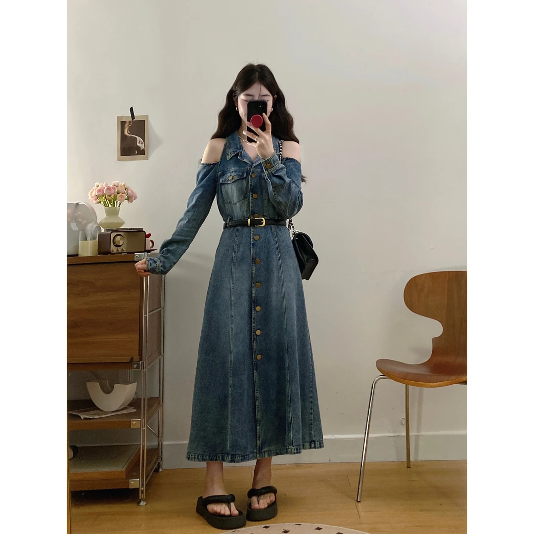 港风复古露肩牛仔连衣裙2025小众炸街高级感女装收腰显瘦翻领长裙