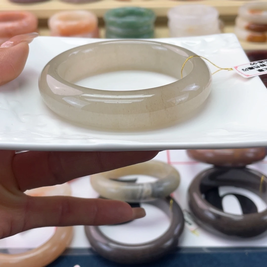 猫****石英岩玉手镯未镶嵌