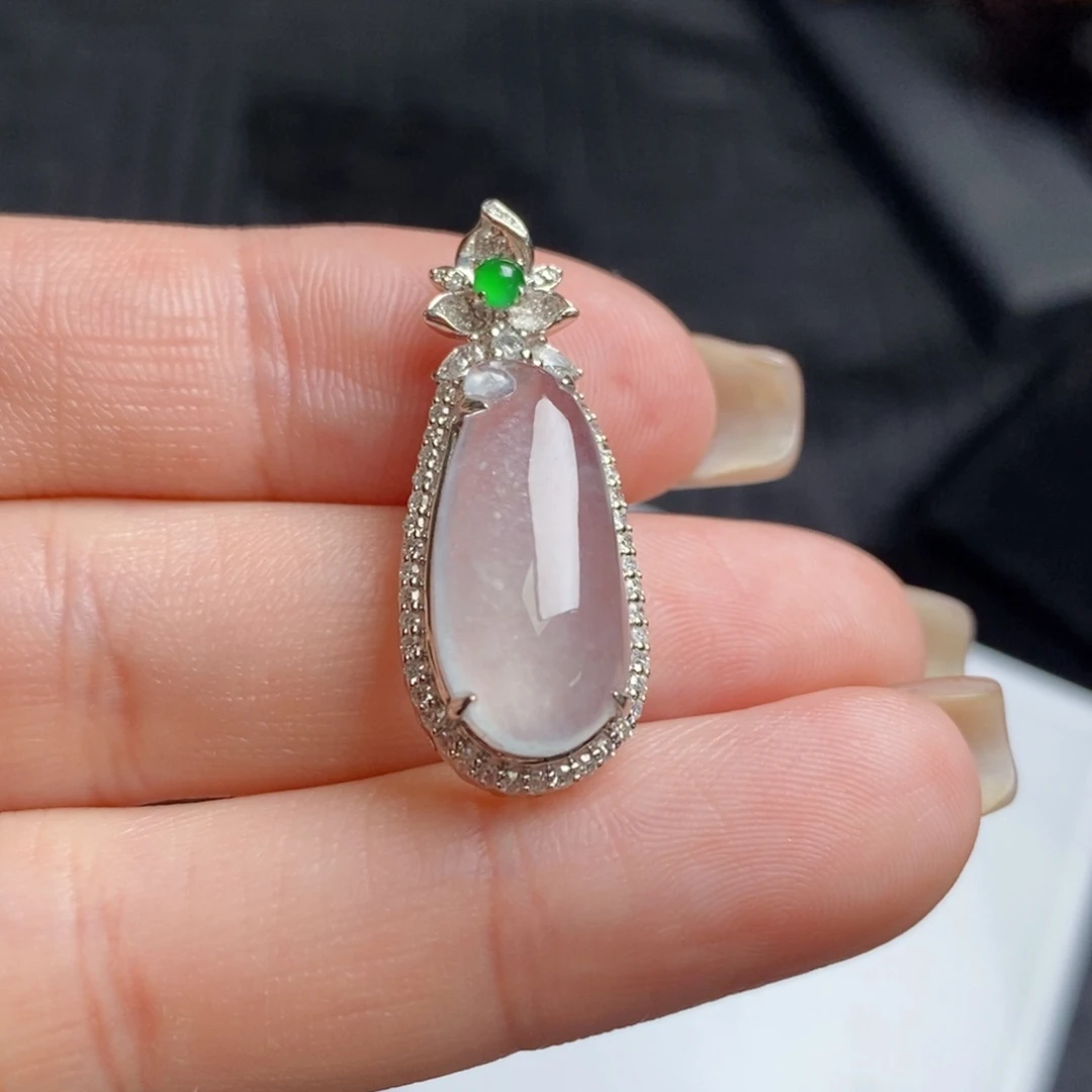 翡翠18K金镶嵌颈饰高冰福瓜