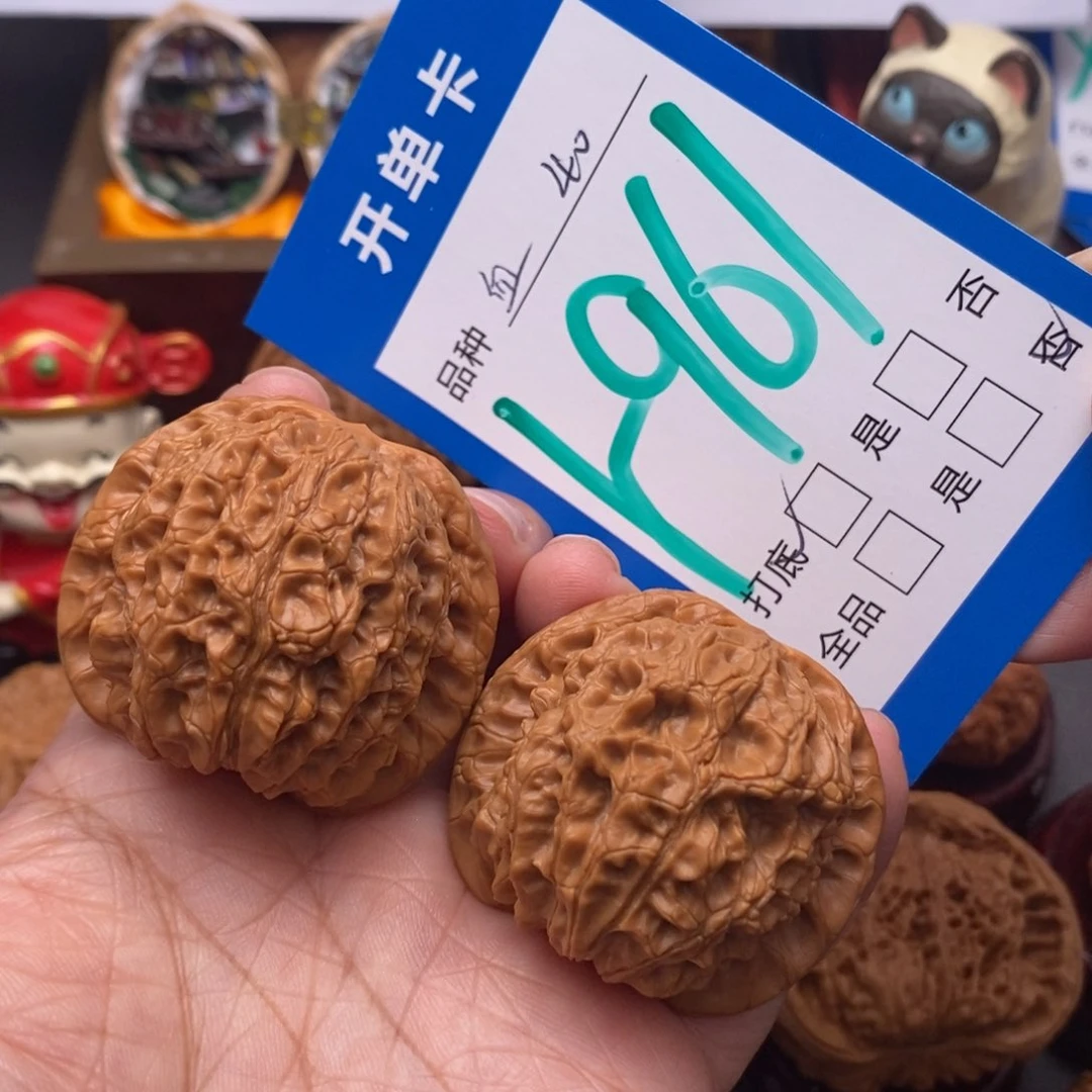 文玩核桃吊坠40尺血麒麟