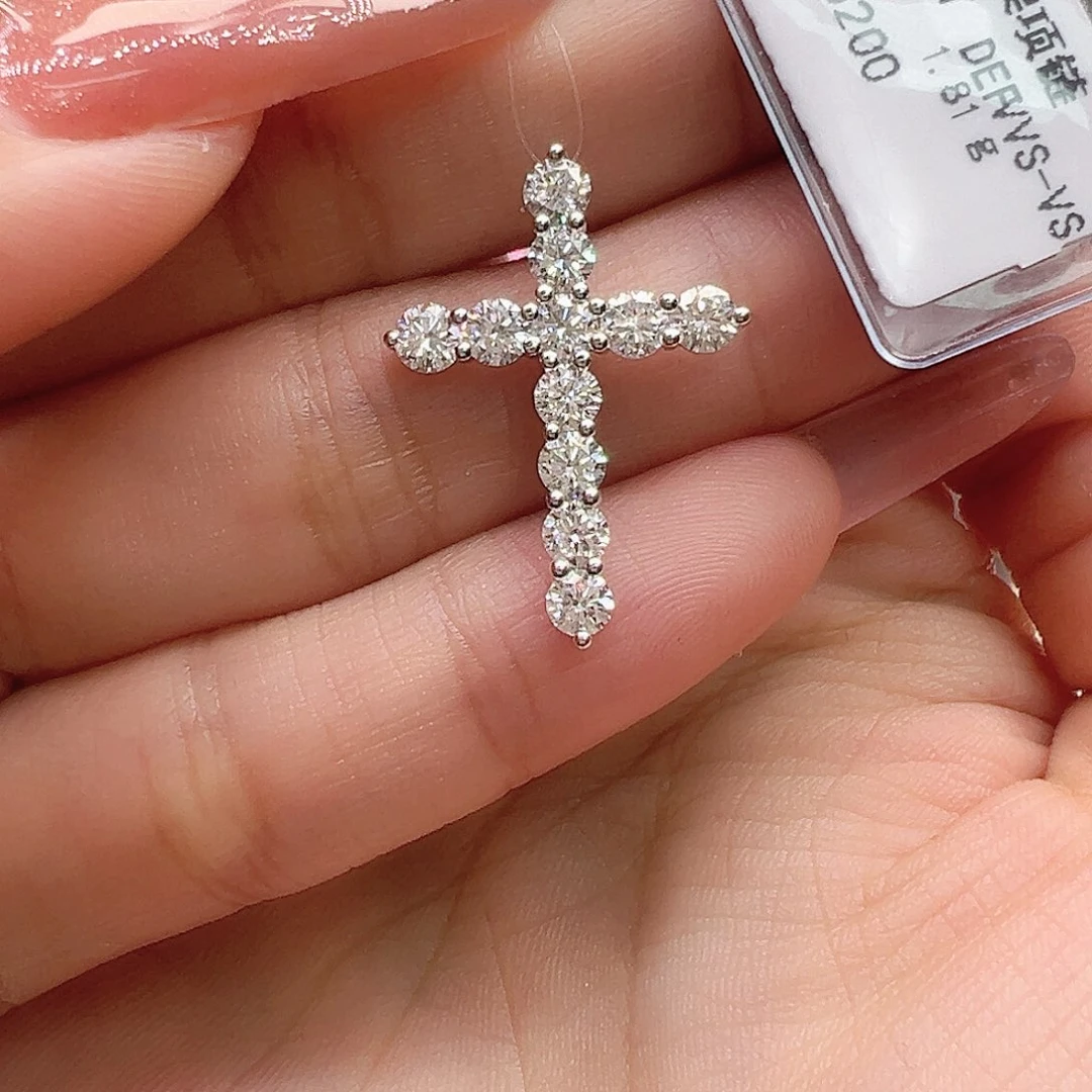 吊坠18K金镶嵌实验室培育钻石1.337ctK白十字架吊坠