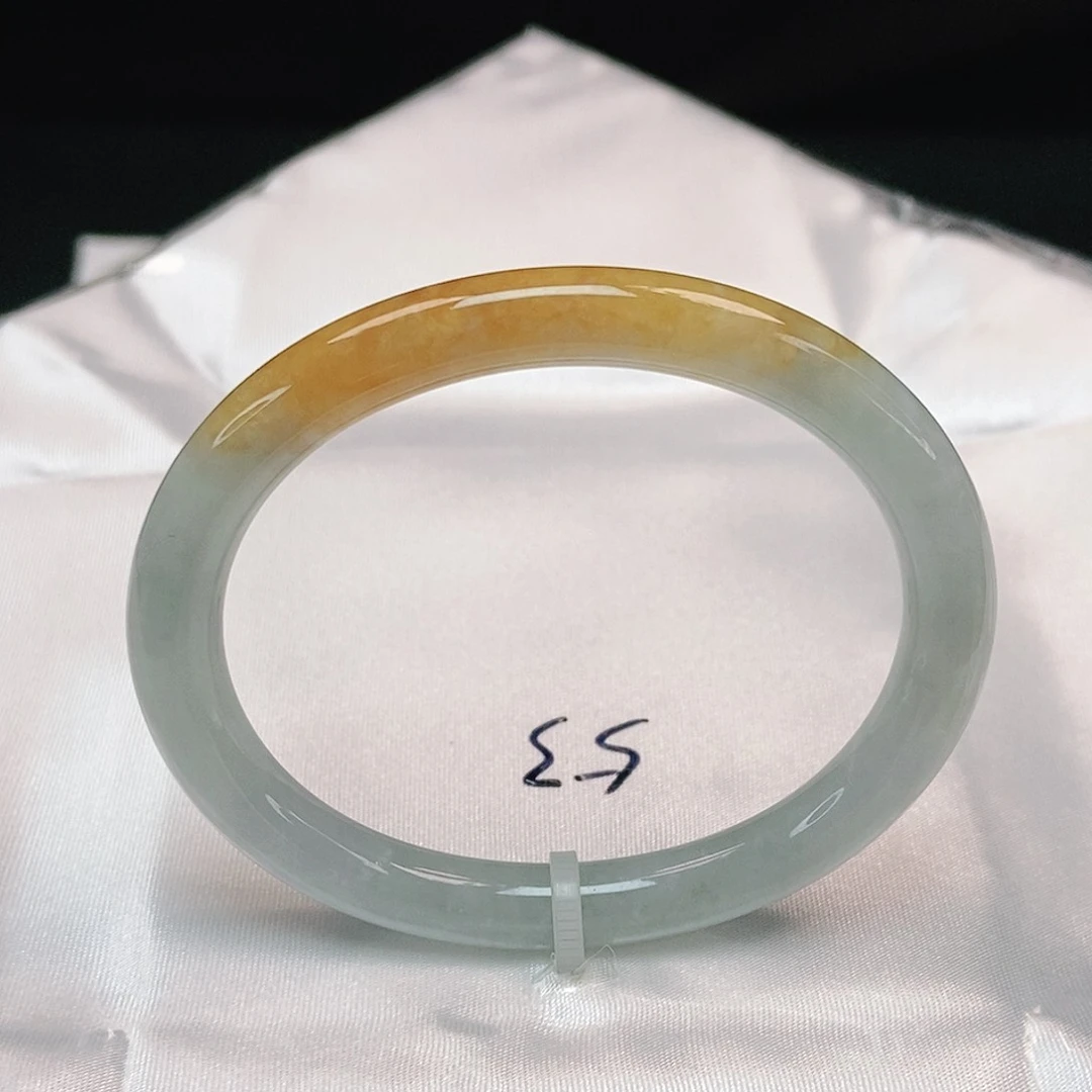 翡翠手镯未镶嵌贵妃