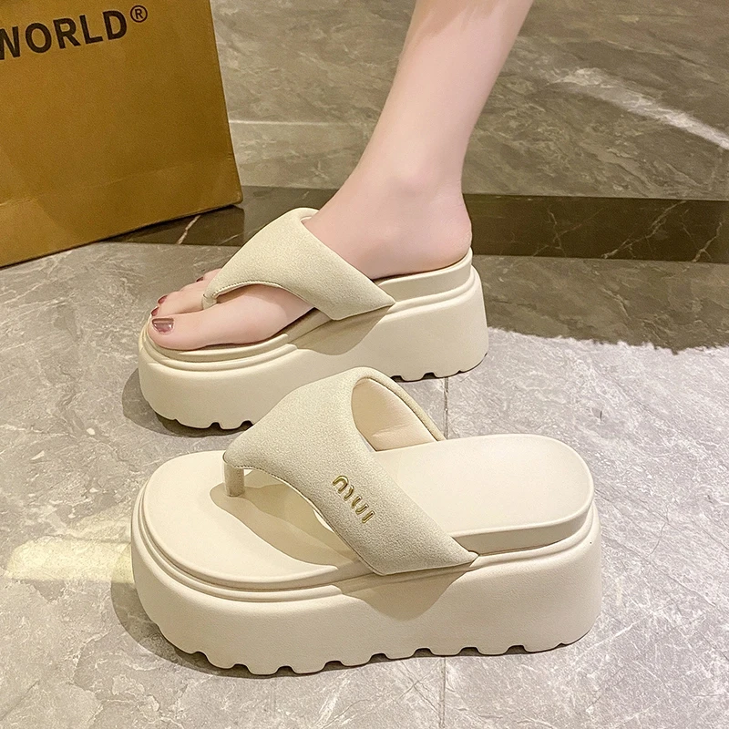 人字拖女夏季外穿2025新款8cm厚底增高松糕百搭夹趾沙滩凉拖凉鞋
