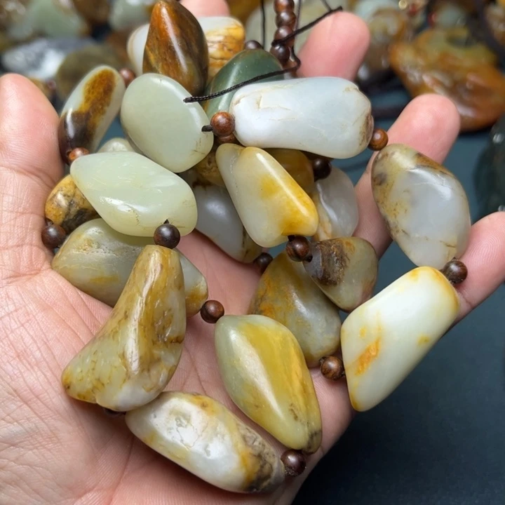 和田玉未镶嵌把件