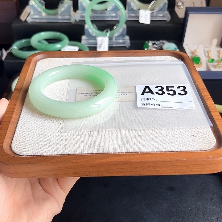 爱***泱非金属时尚手镯353