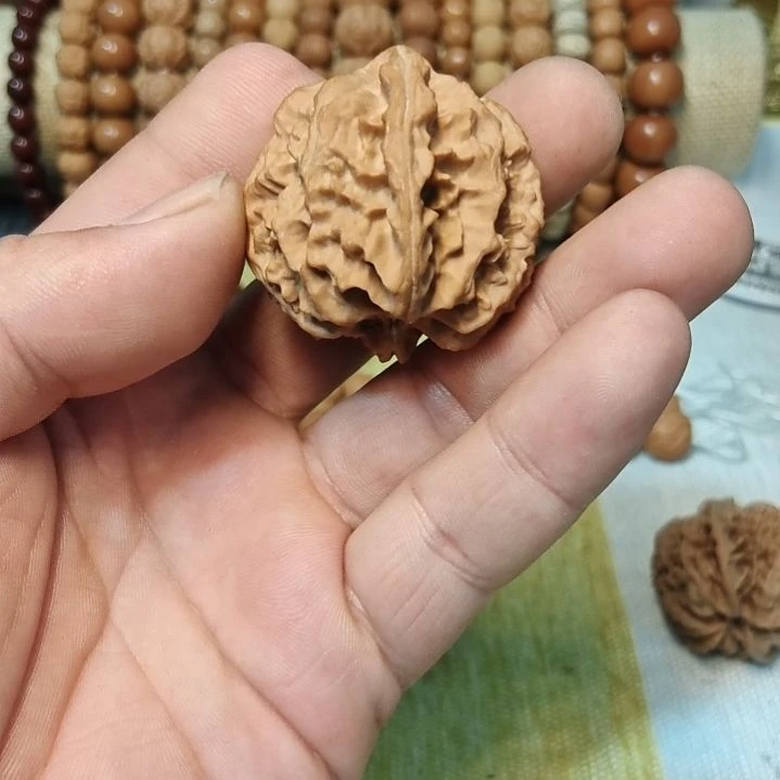 文玩核桃吊坠暴打了