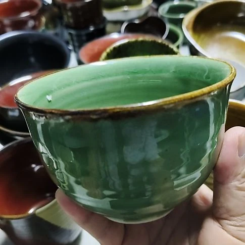 瓷片瓷片，各种摆件，均有瑕疵。沙锅！