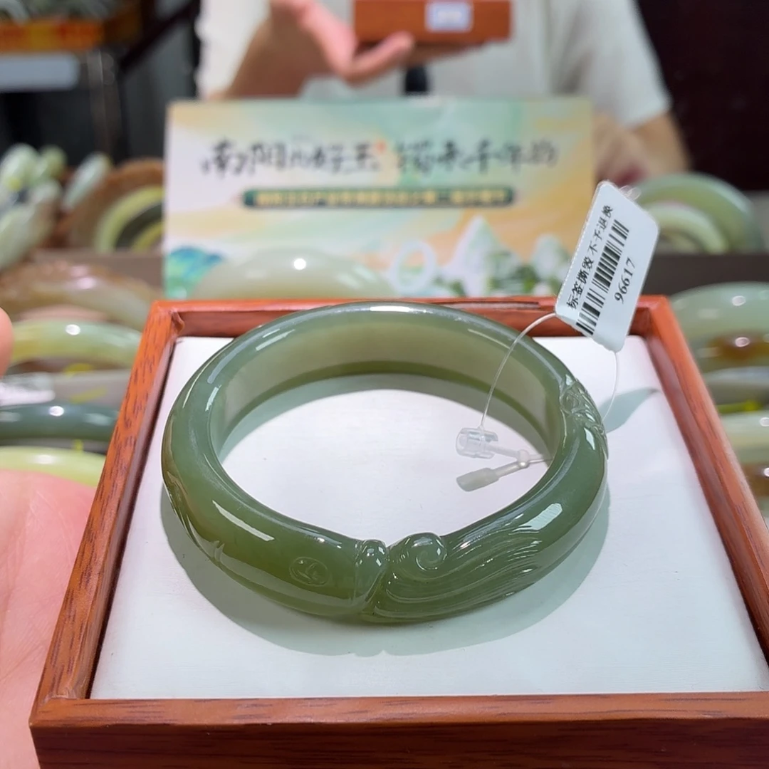 和田玉手镯未镶嵌1.  53