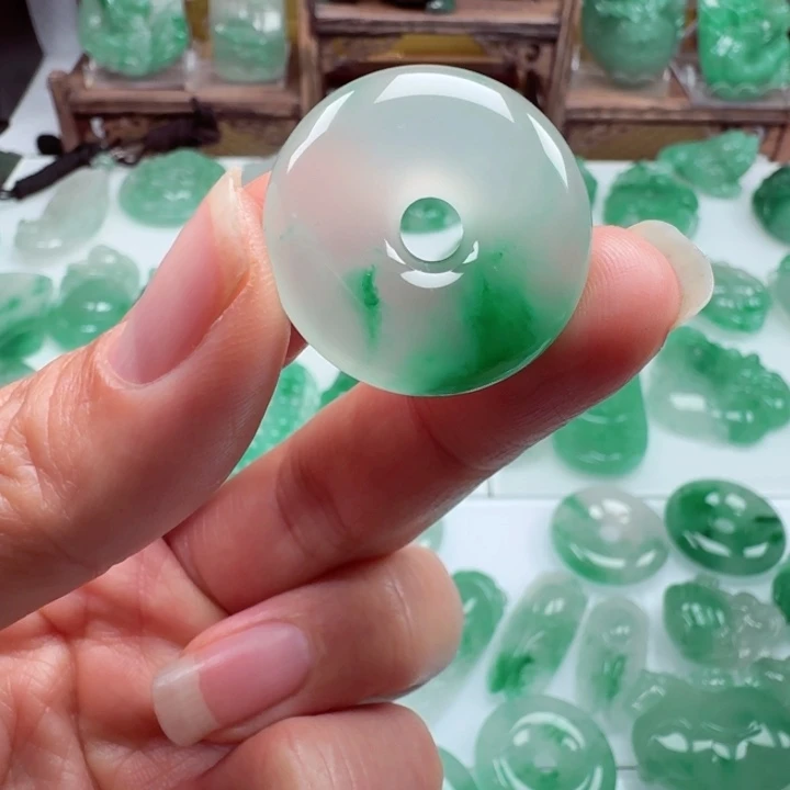 颈饰未镶嵌石英质玉随*记