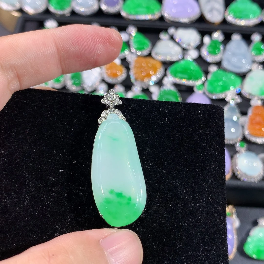 翡翠18K金镶嵌颈饰