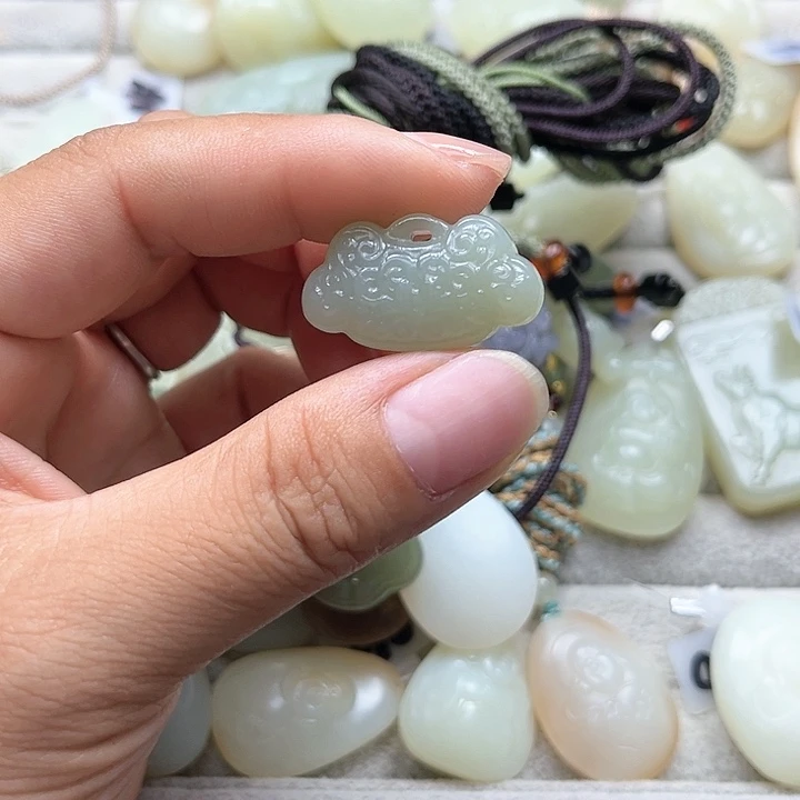 【闪购商品】颈饰未镶嵌和田玉慢*