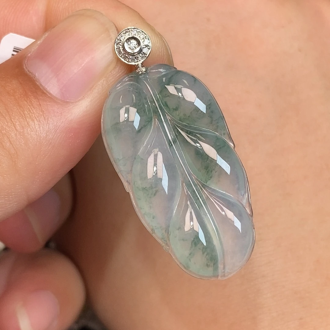 翡翠18K金镶嵌颈饰叶子