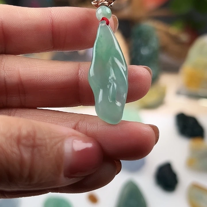 翡翠未镶嵌颈饰悟道