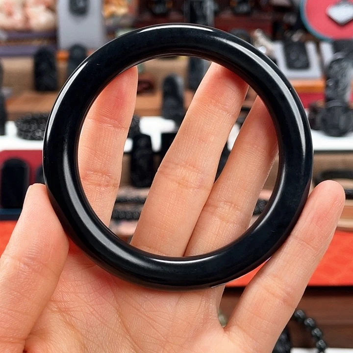 阿***德未镶嵌手镯和田玉羊脂级美人条