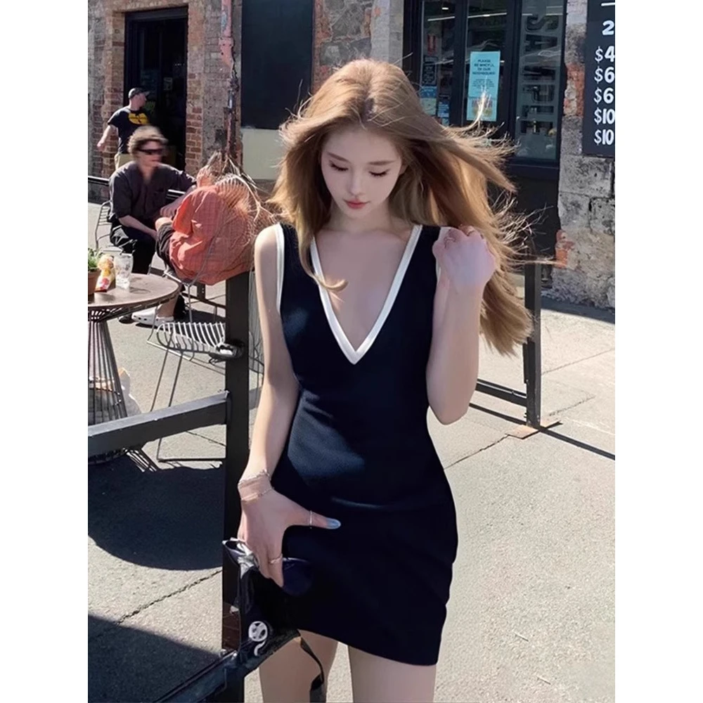 上身绝美！黑色无袖低领吊带连衣裙女夏季轻奢高级感精致包臀短裙