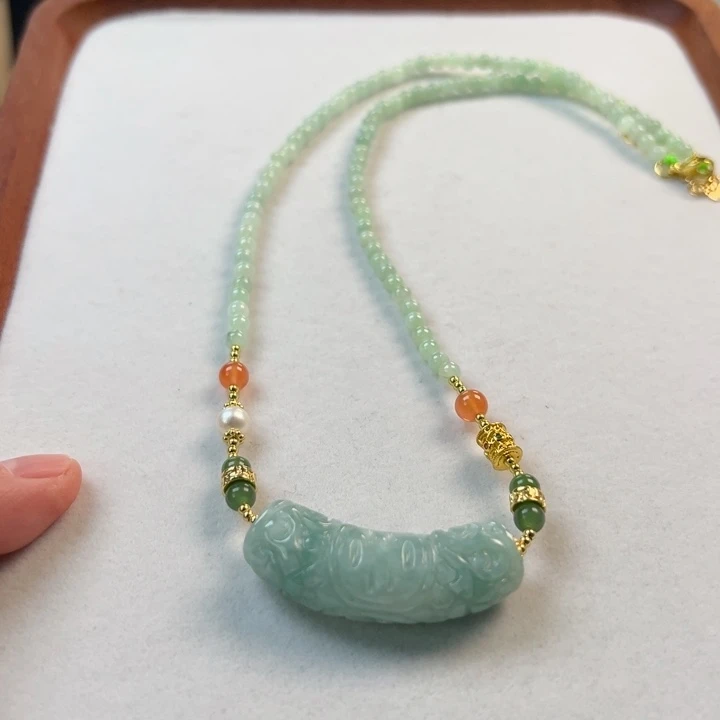 翡翠未镶嵌颈饰吊坠