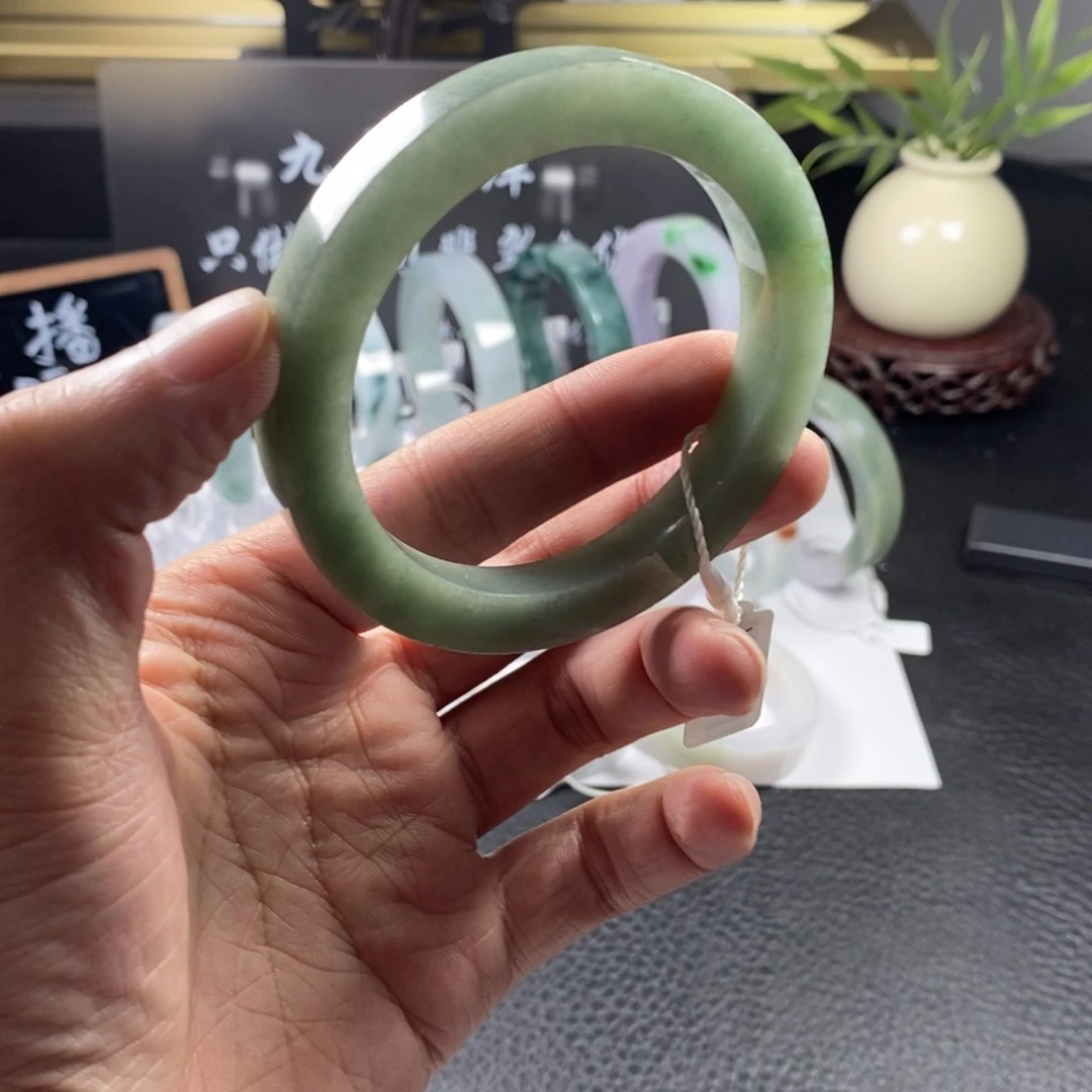 未镶嵌手镯定制翡翠